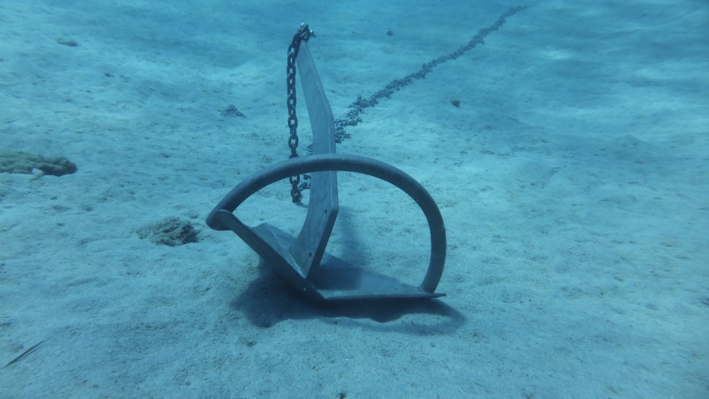 So interesting to be able to check the anchor. Such little current here, the anchor just sits on the sandy bottom